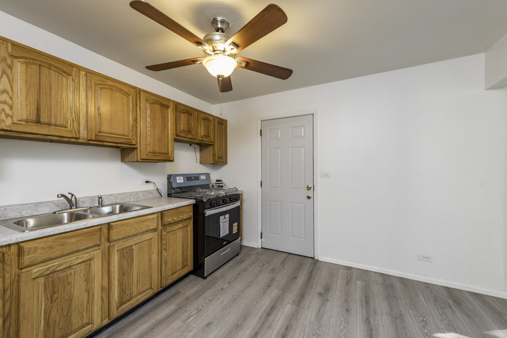 2713 W VERMONT Avenue, Waukegan, IL 60087