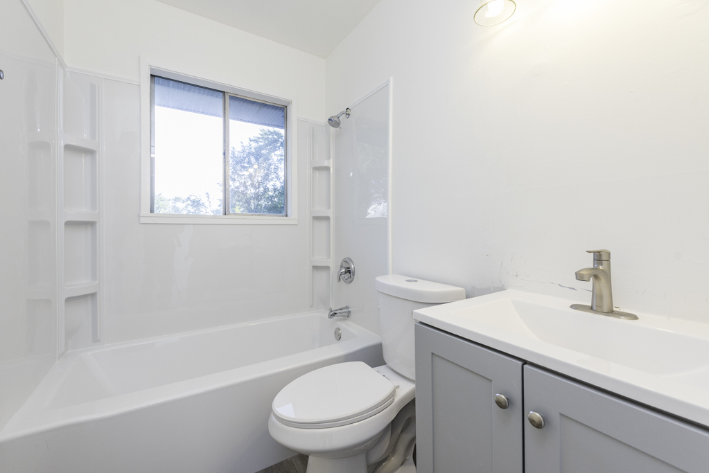 2713 W VERMONT Avenue, Waukegan, IL 60087