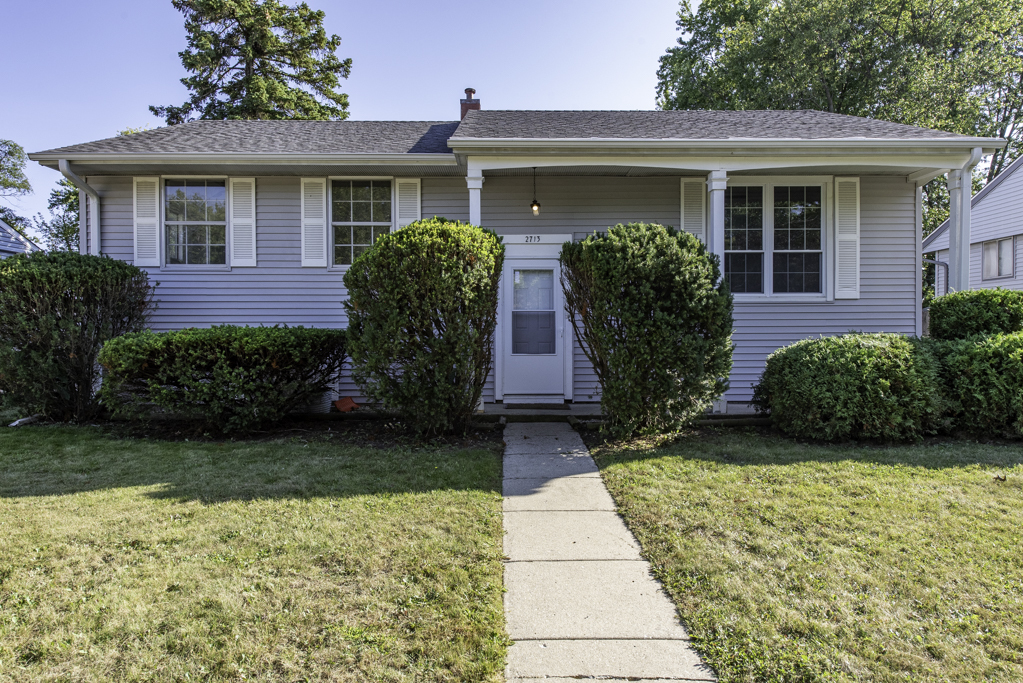 2713 W VERMONT Avenue, Waukegan, IL 60087