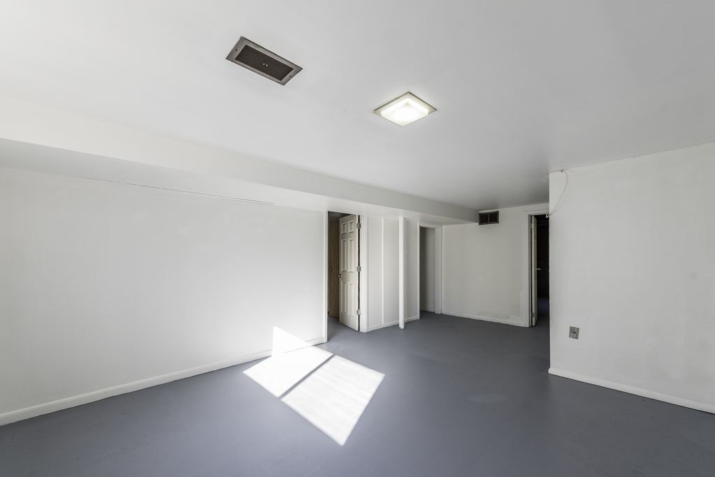 2713 W VERMONT Avenue, Waukegan, IL 60087