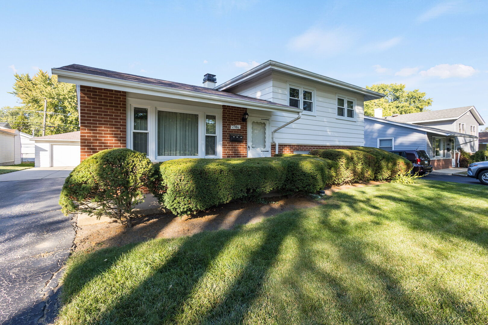 2306 Kingfisher Lane, Rolling Meadows, IL 60008