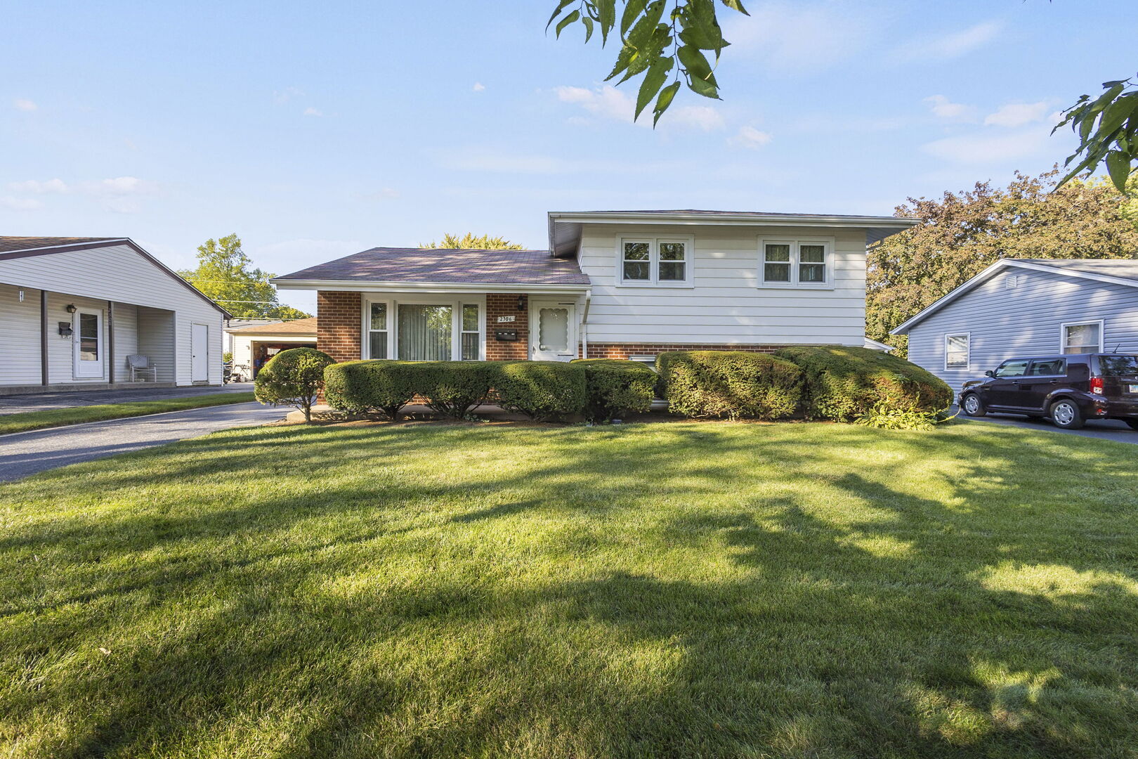 2306 Kingfisher Lane, Rolling Meadows, IL 60008