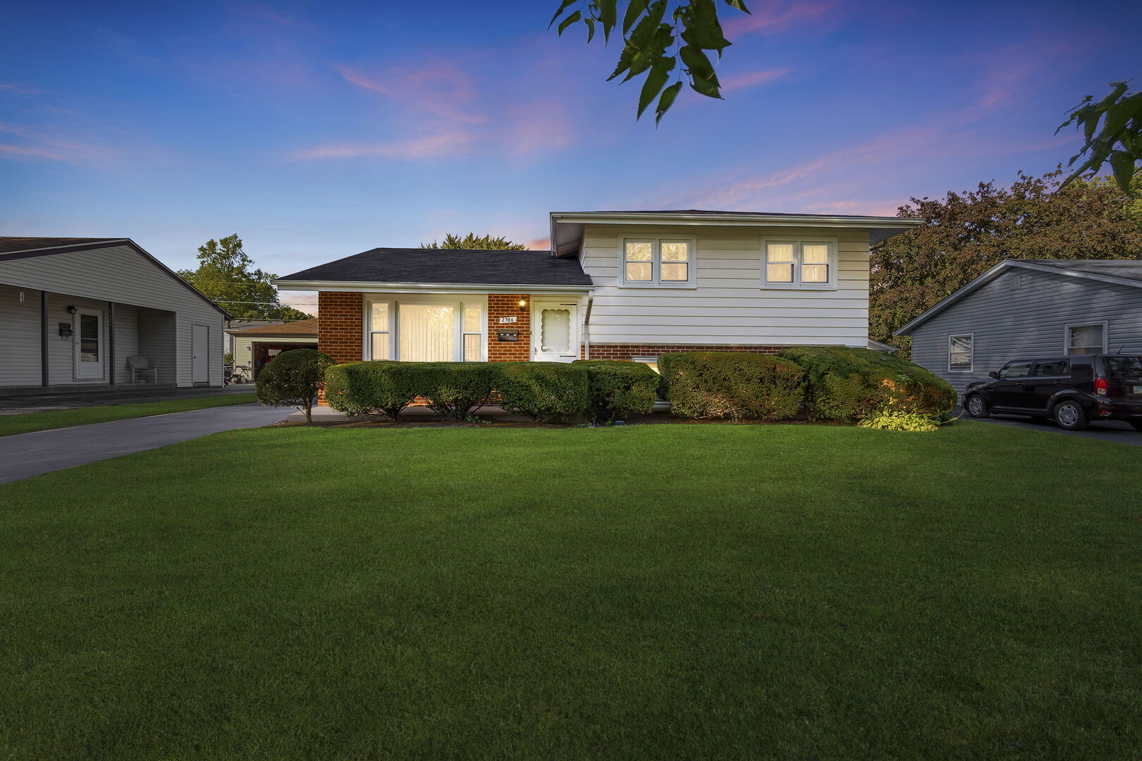 2306 Kingfisher Lane, Rolling Meadows, IL 60008