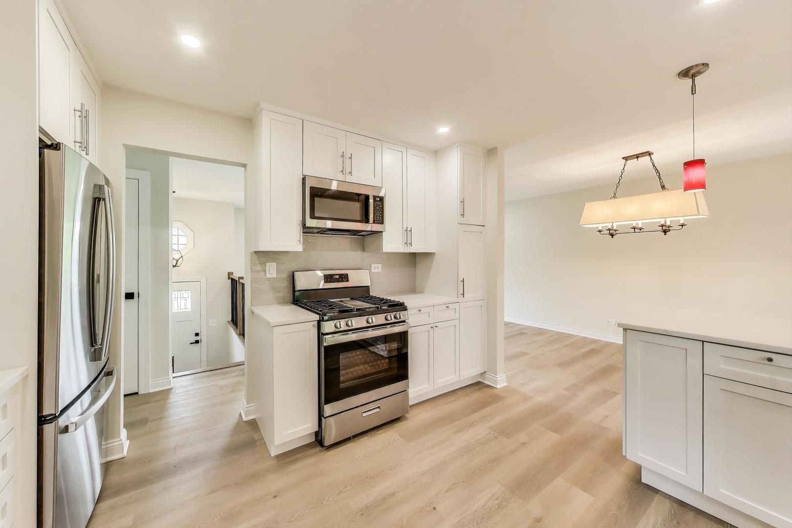 6915 Hawthorne Lane, Hanover Park, IL 60133