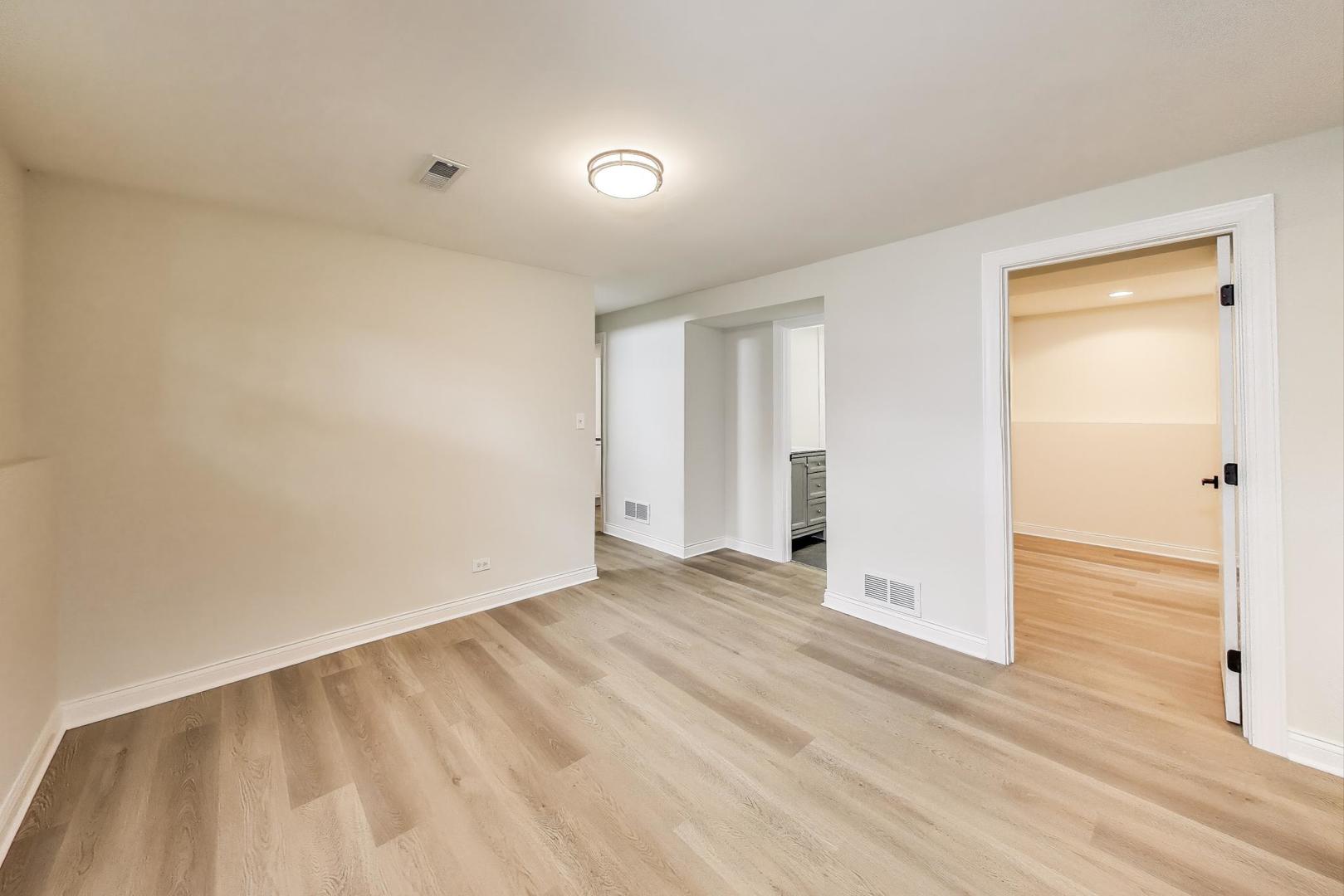 6915 Hawthorne Lane, Hanover Park, IL 60133