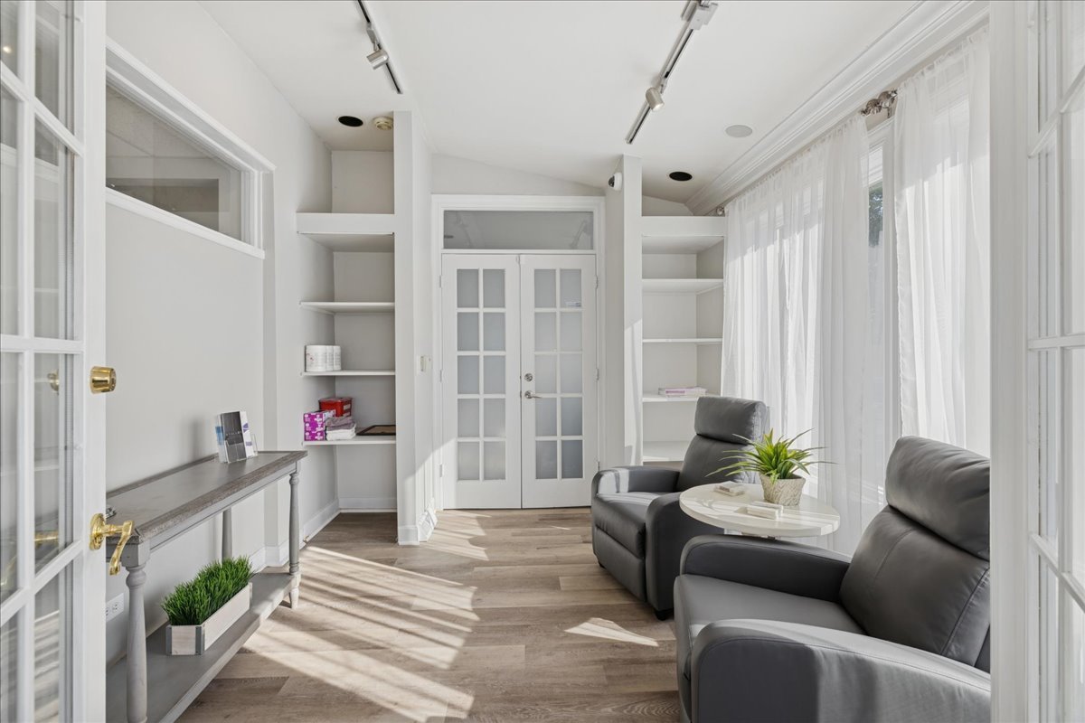 320 E Main Street, Barrington, IL 60010