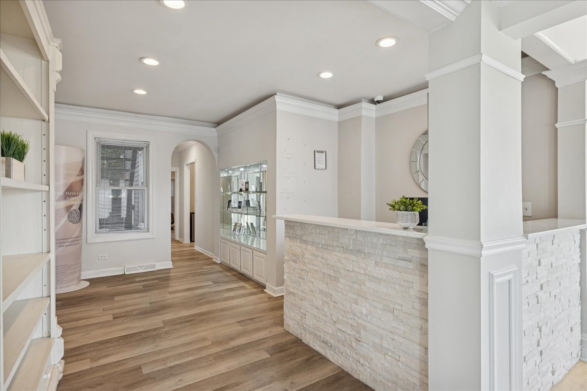 320 E Main Street, Barrington, IL 60010