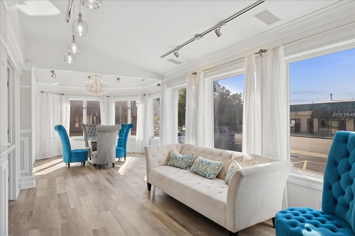 320 E Main Street, Barrington, IL 60010