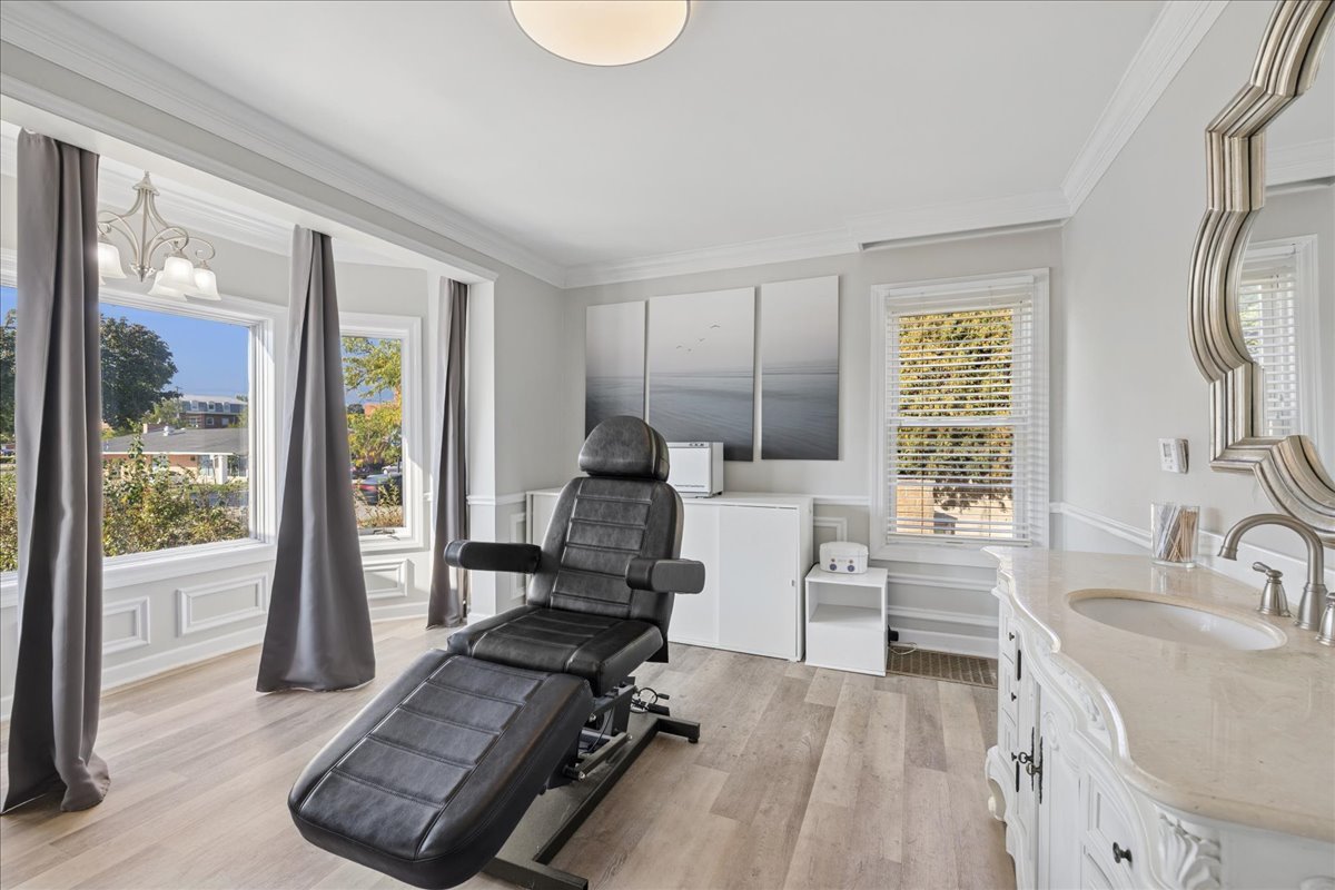 320 E Main Street, Barrington, IL 60010