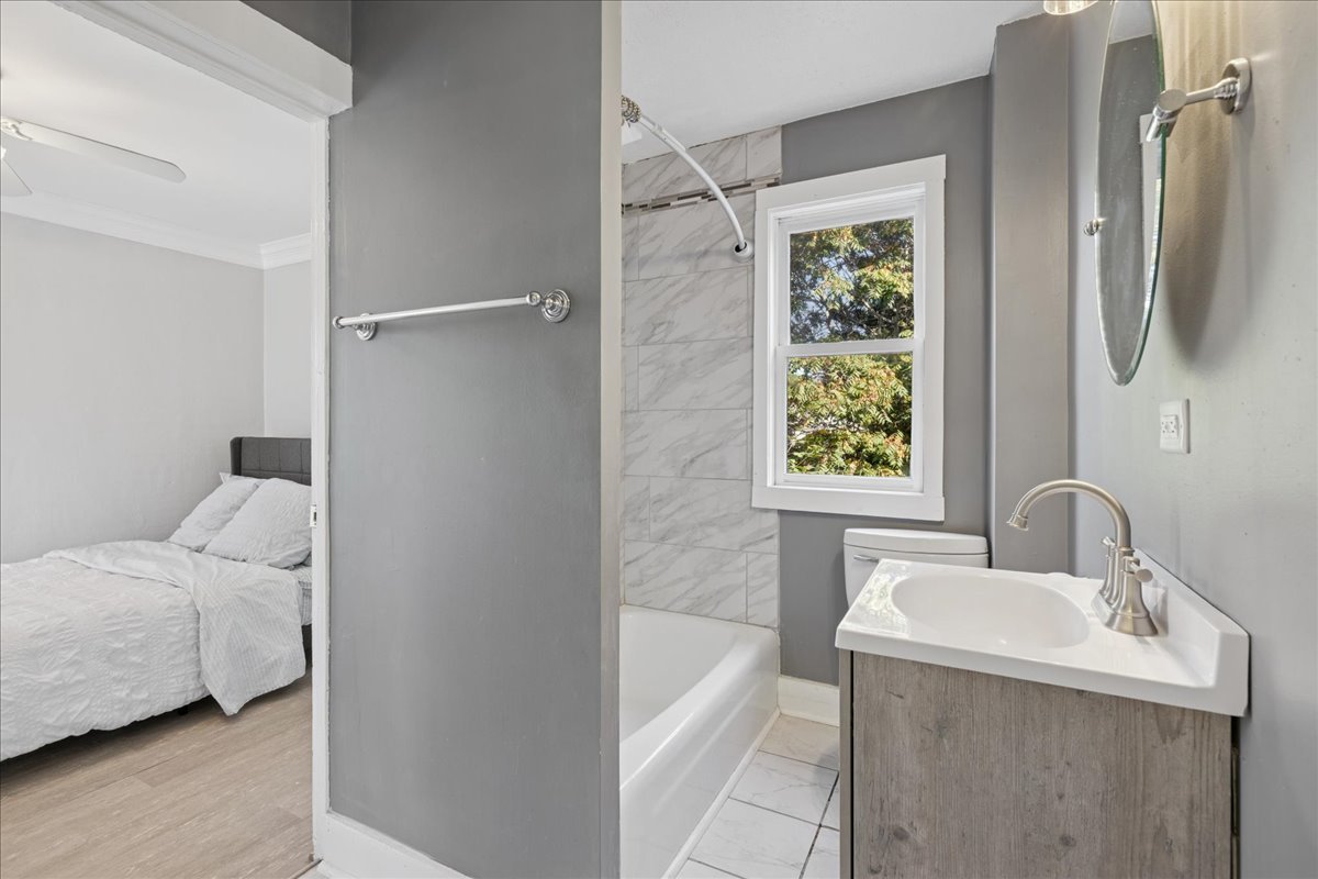 320 E Main Street, Barrington, IL 60010