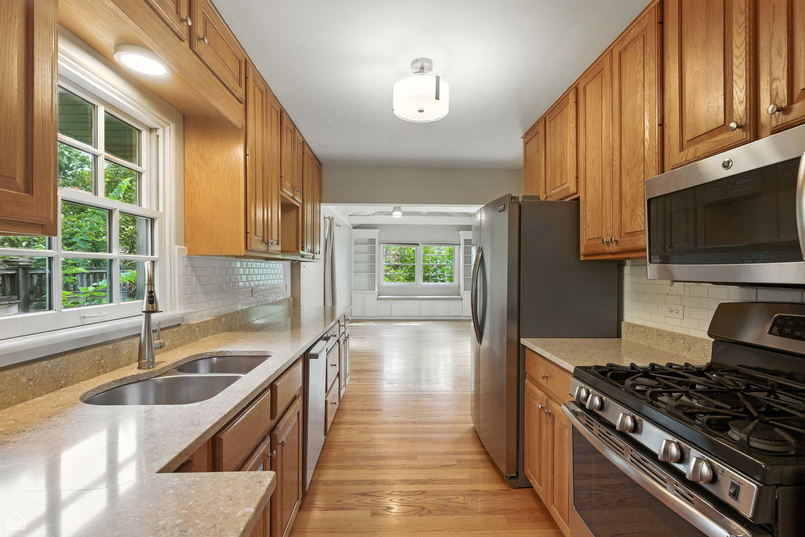 135 N Myrtle Avenue, Elmhurst, IL 60126