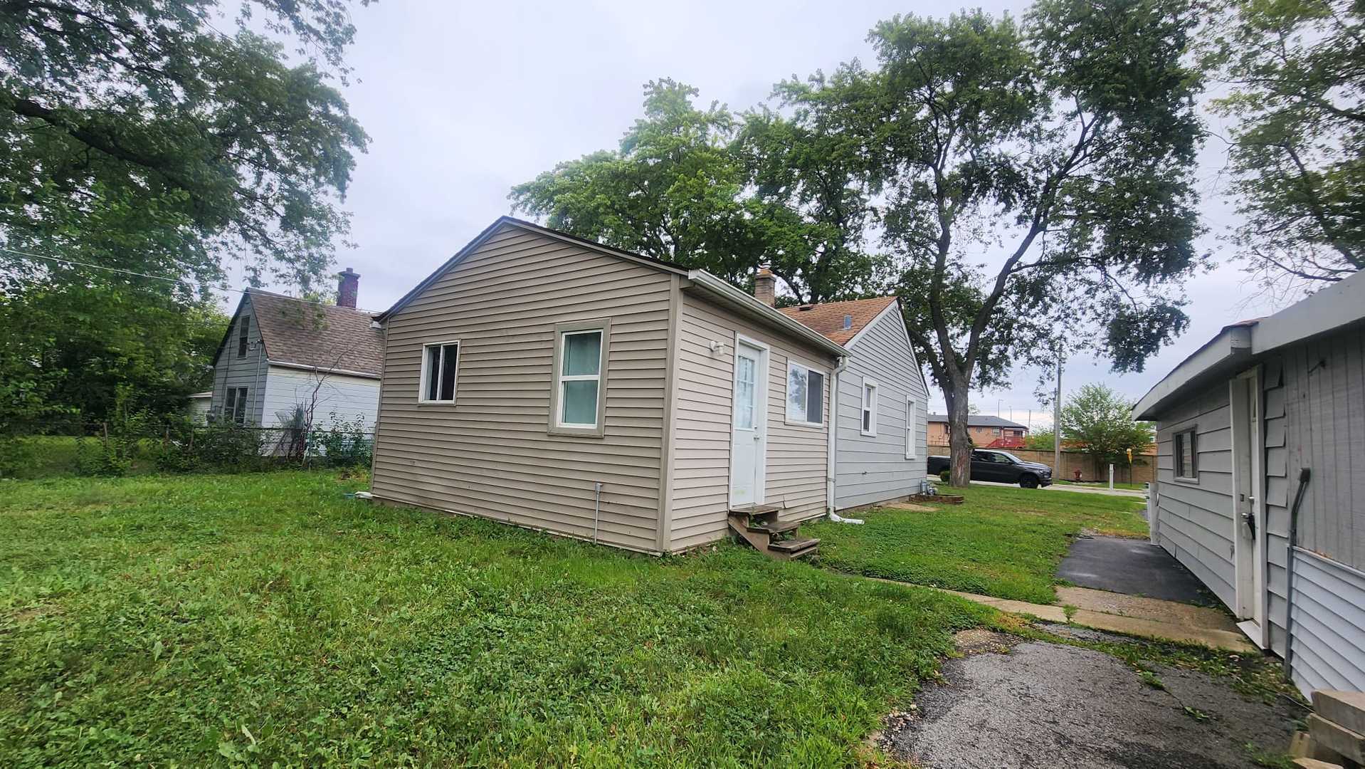 7530 S Oconto Avenue, Bridgeview, IL 60455