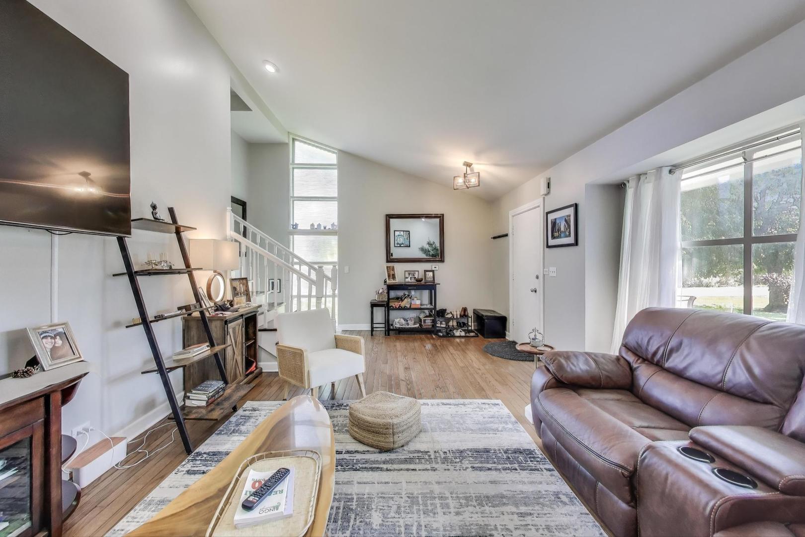 270 Crestwood Village, Northfield, IL 60093