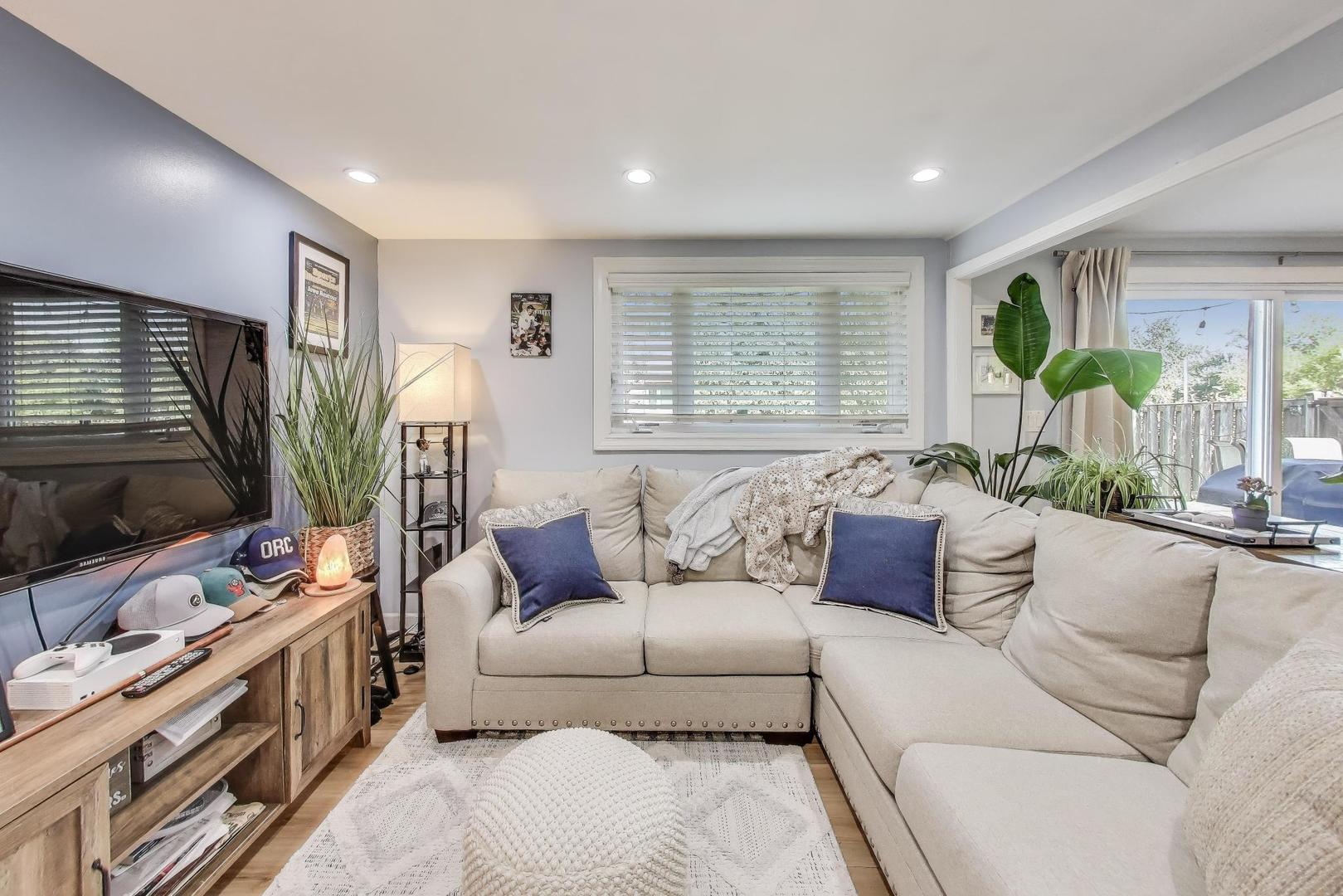 270 Crestwood Village, Northfield, IL 60093