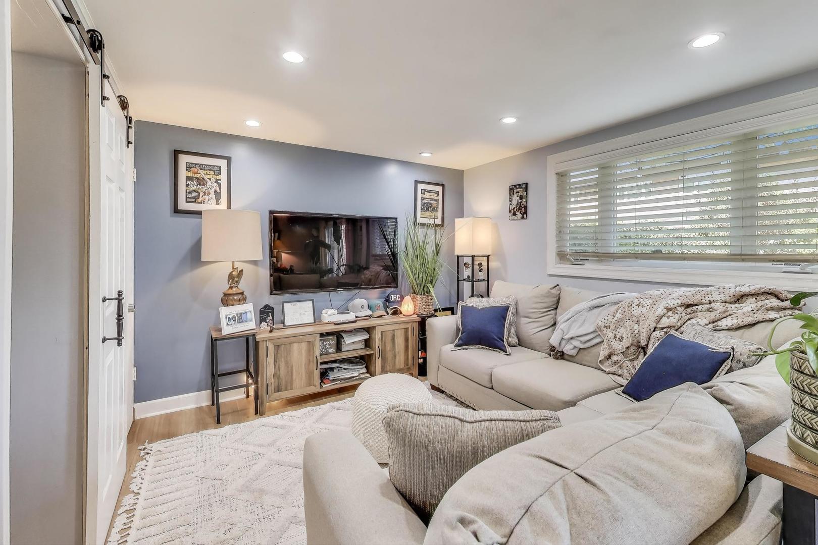 270 Crestwood Village, Northfield, IL 60093