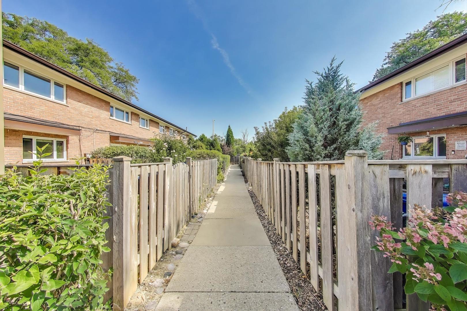 270 Crestwood Village, Northfield, IL 60093