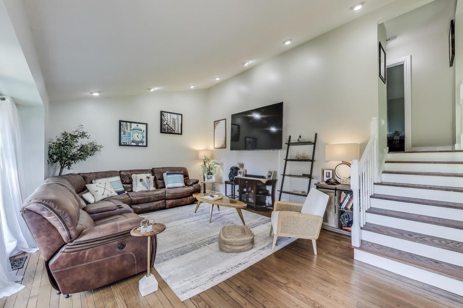 270 Crestwood Village, Northfield, IL 60093