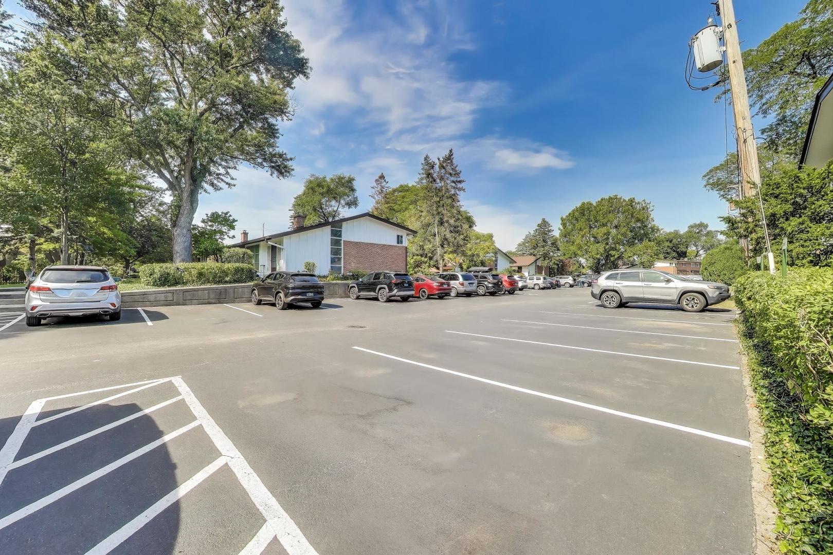 270 Crestwood Village, Northfield, IL 60093