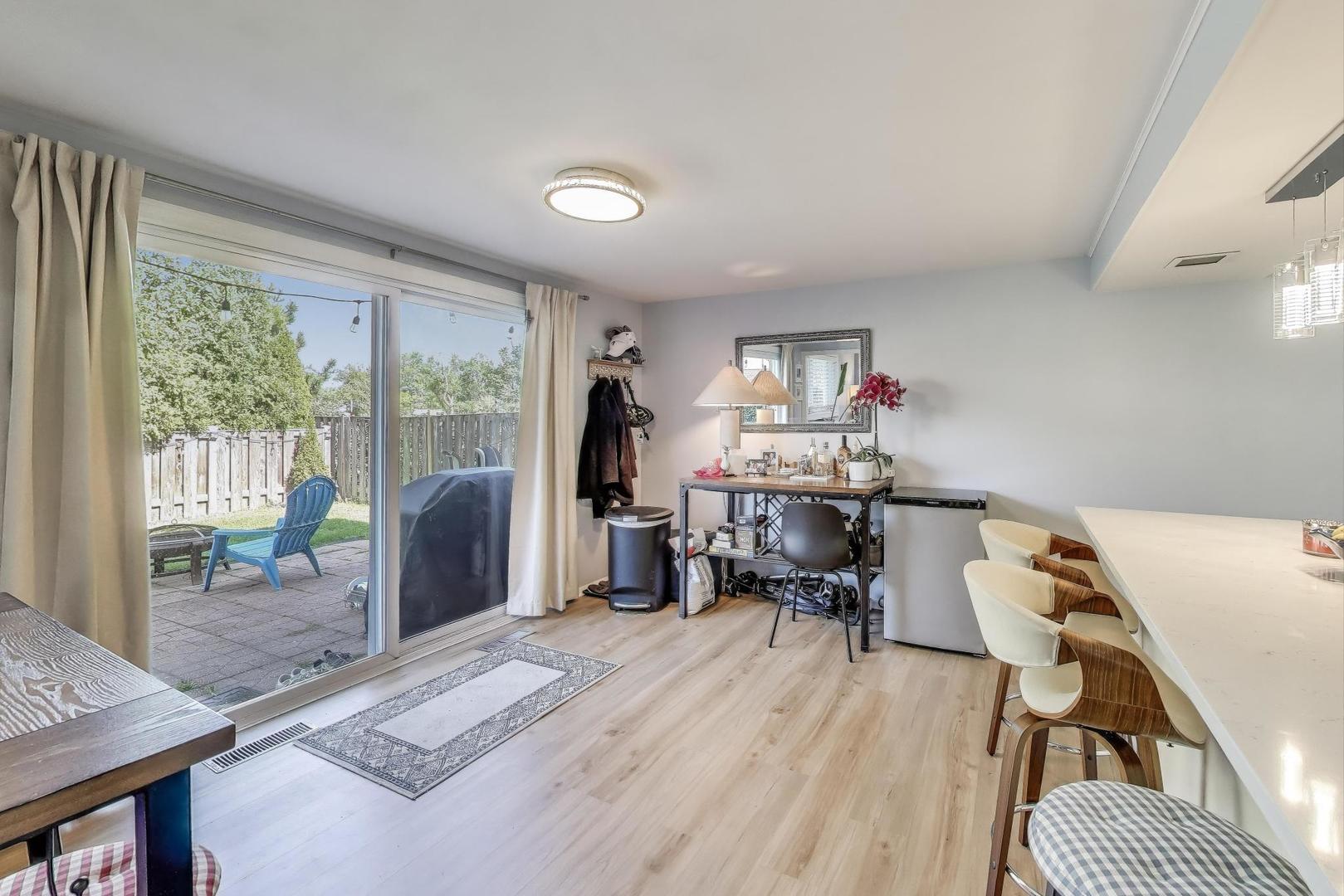 270 Crestwood Village, Northfield, IL 60093