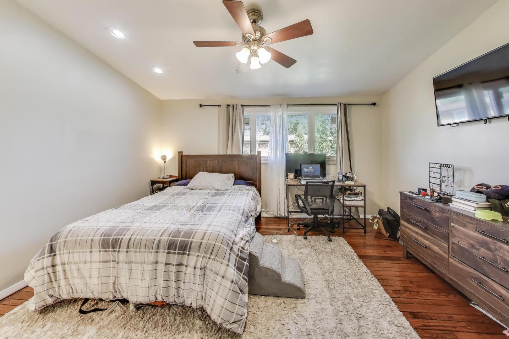 270 Crestwood Village, Northfield, IL 60093