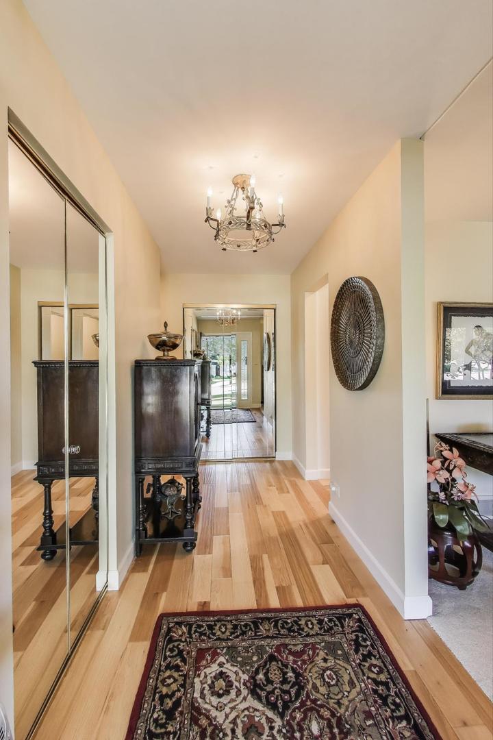 535 King Lane, Des Plaines, IL 60016