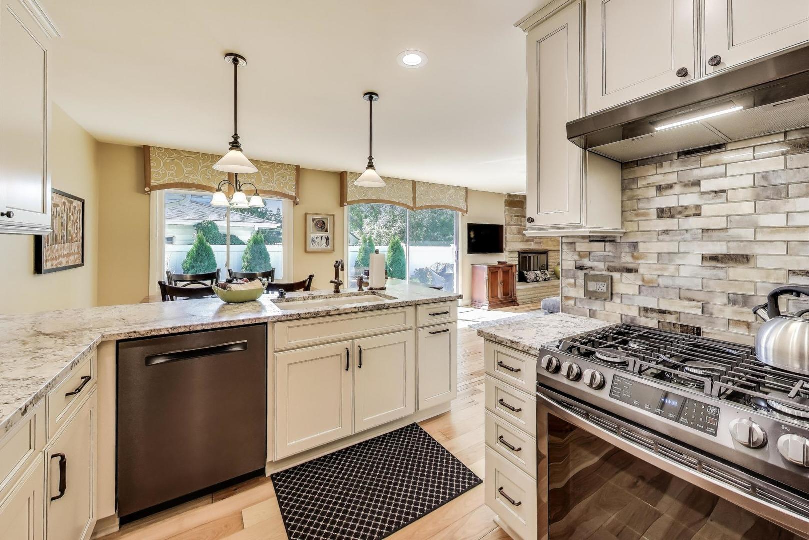 535 King Lane, Des Plaines, IL 60016