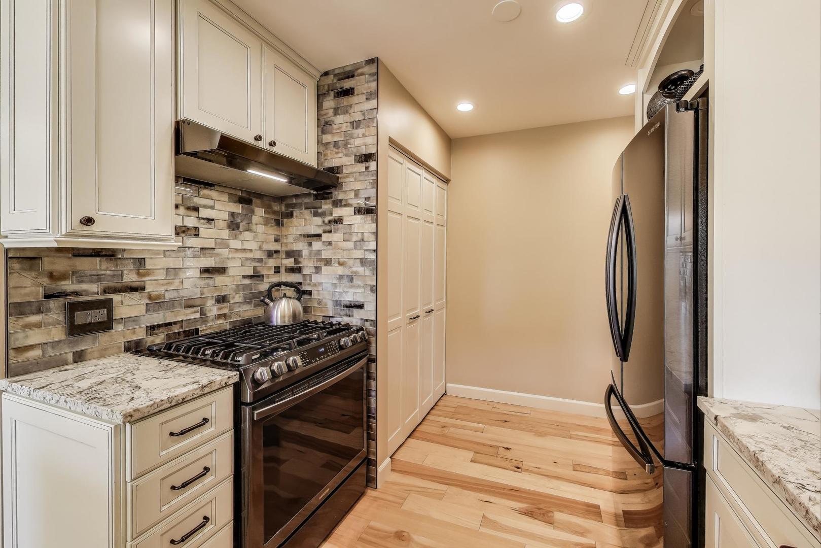 535 King Lane, Des Plaines, IL 60016