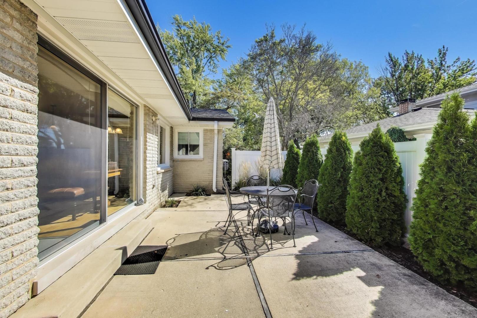 535 King Lane, Des Plaines, IL 60016