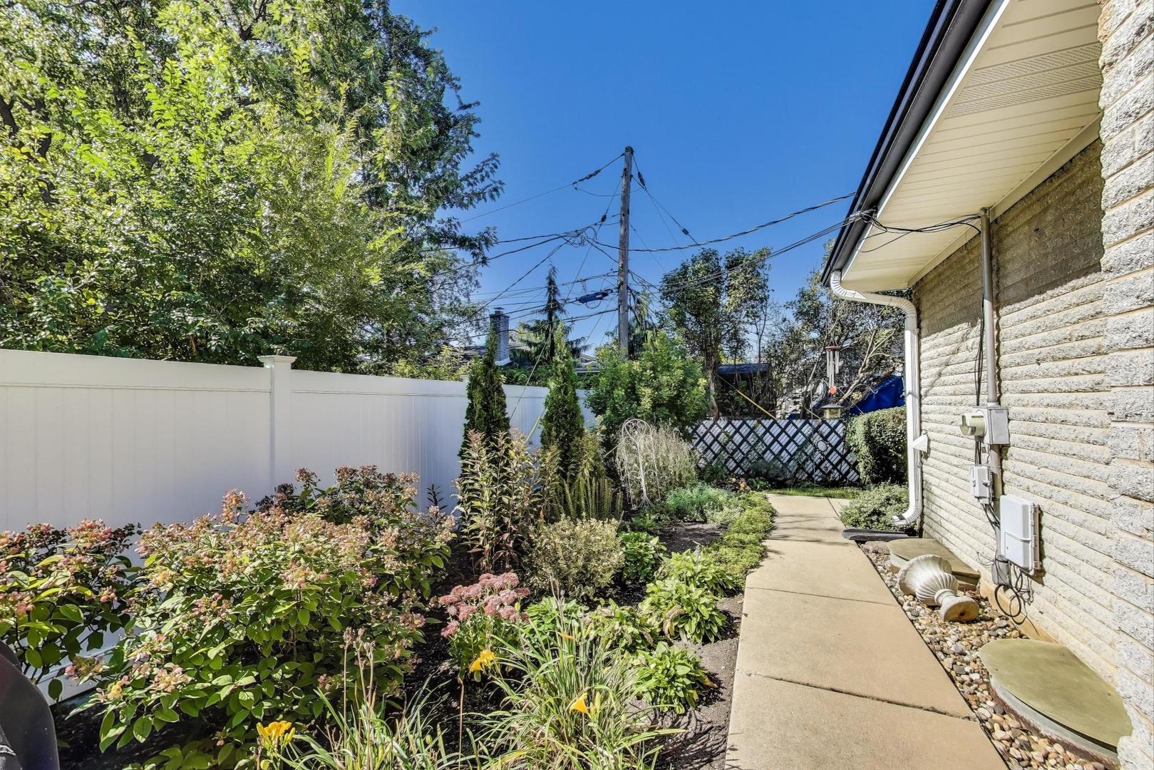 535 King Lane, Des Plaines, IL 60016