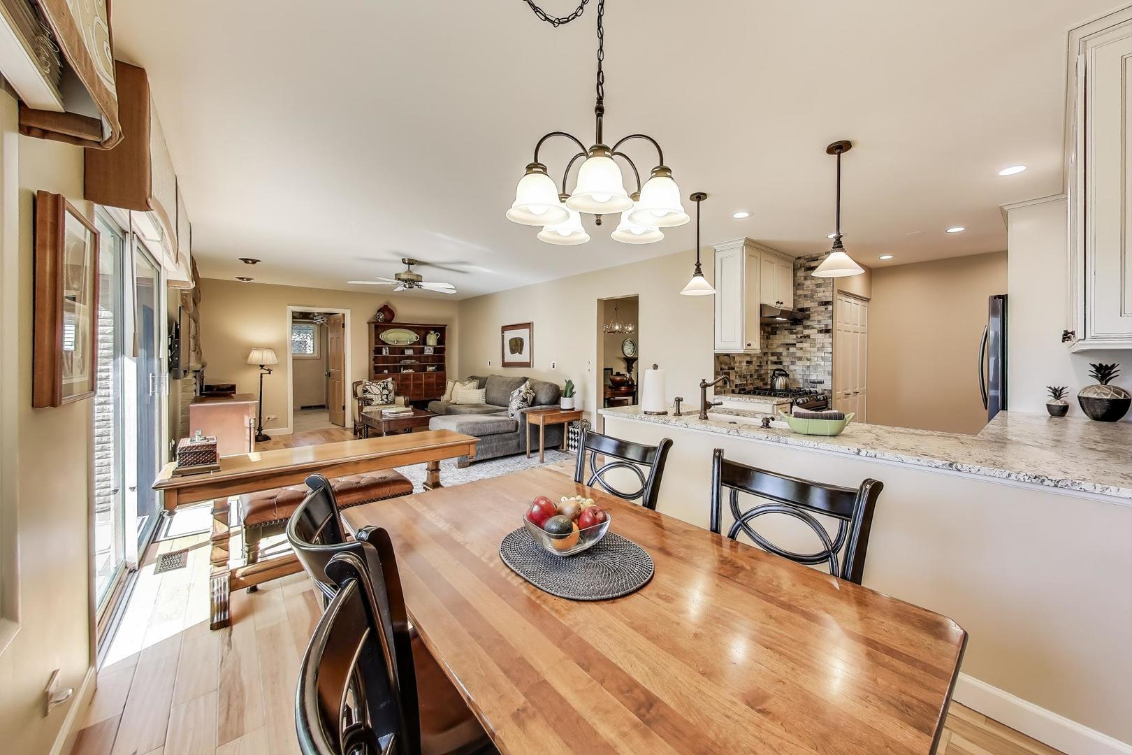 535 King Lane, Des Plaines, IL 60016