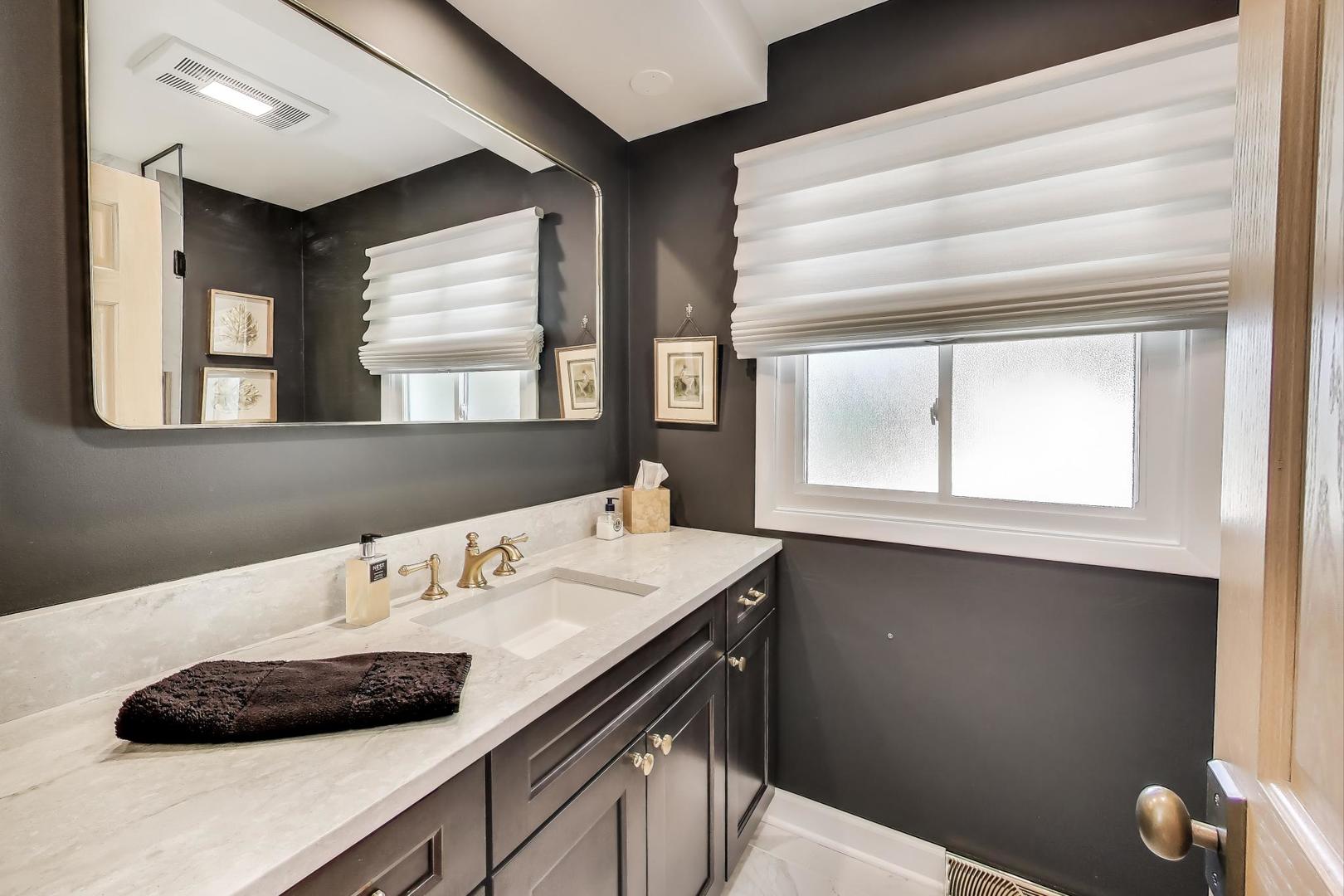 535 King Lane, Des Plaines, IL 60016
