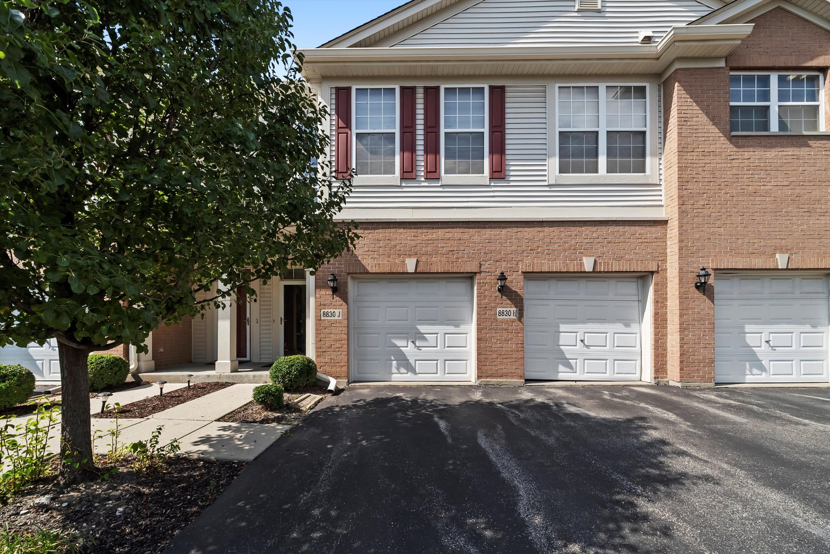 8830 CONCORD Lane #J, Justice, IL 60458