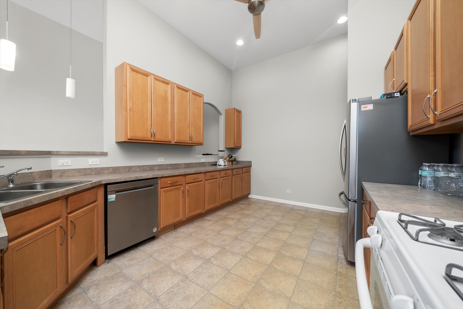 8830 CONCORD Lane #J, Justice, IL 60458