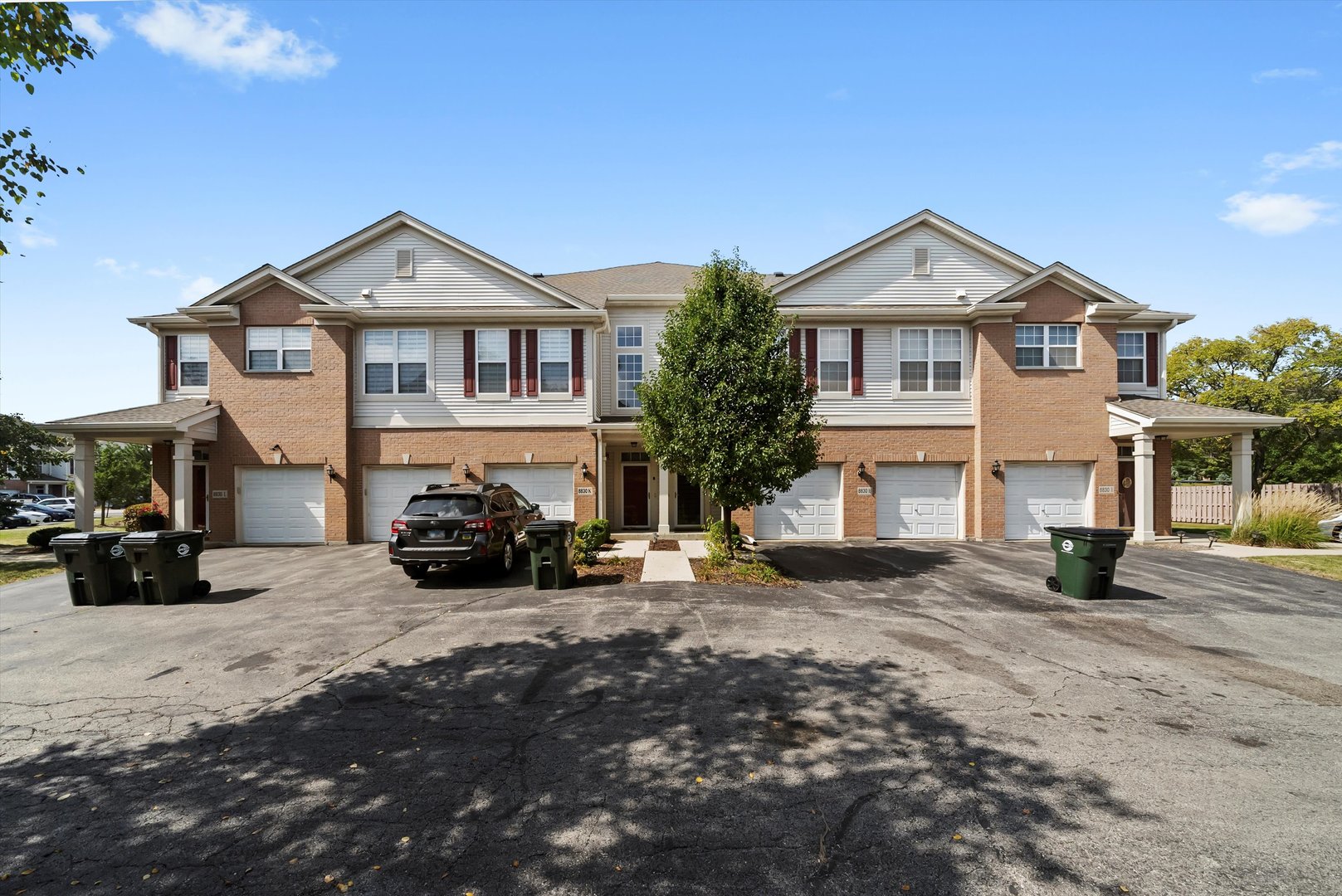 8830 CONCORD Lane #J, Justice, IL 60458