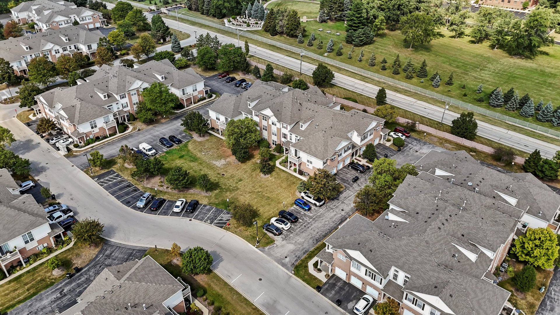 8830 CONCORD Lane #J, Justice, IL 60458
