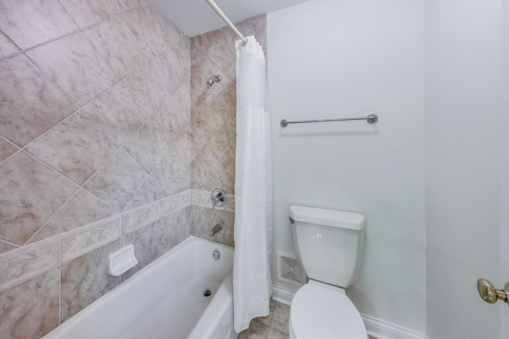 1620 TimberWoods Lane, Libertyville, IL 60048