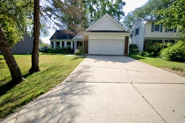 5 Castlegate Court, Vernon Hills, IL 60061