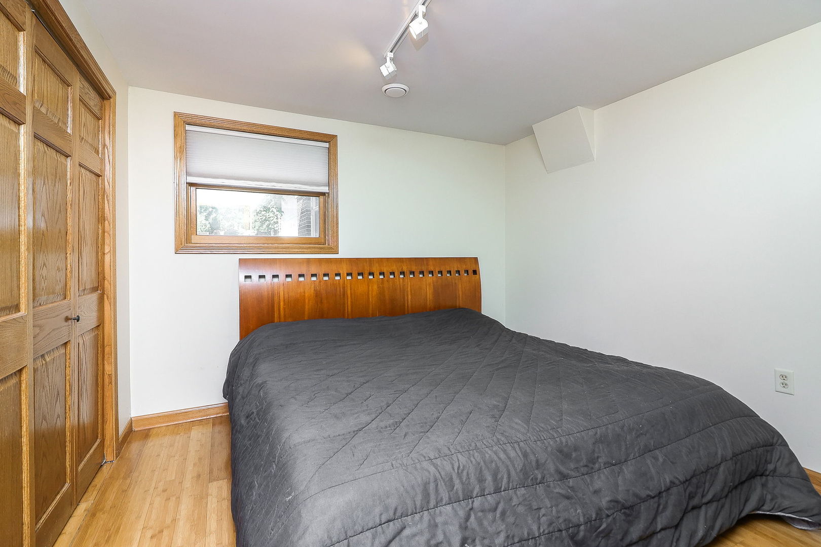 1526 Shelley Court, Darien, IL 60561