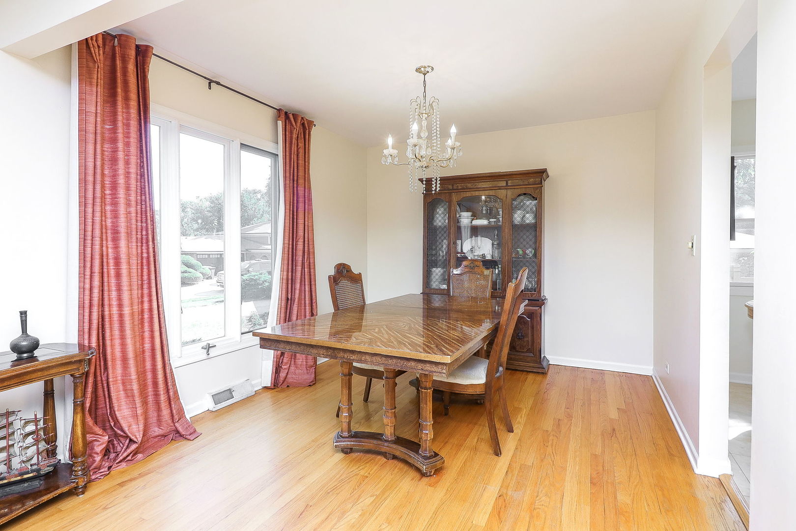 1526 Shelley Court, Darien, IL 60561