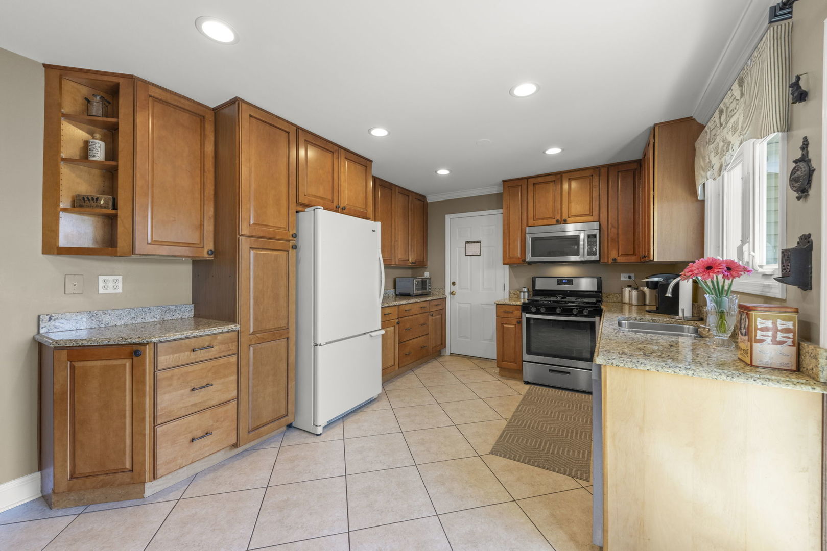 1425 Colwyn Drive, Schaumburg, IL 60194