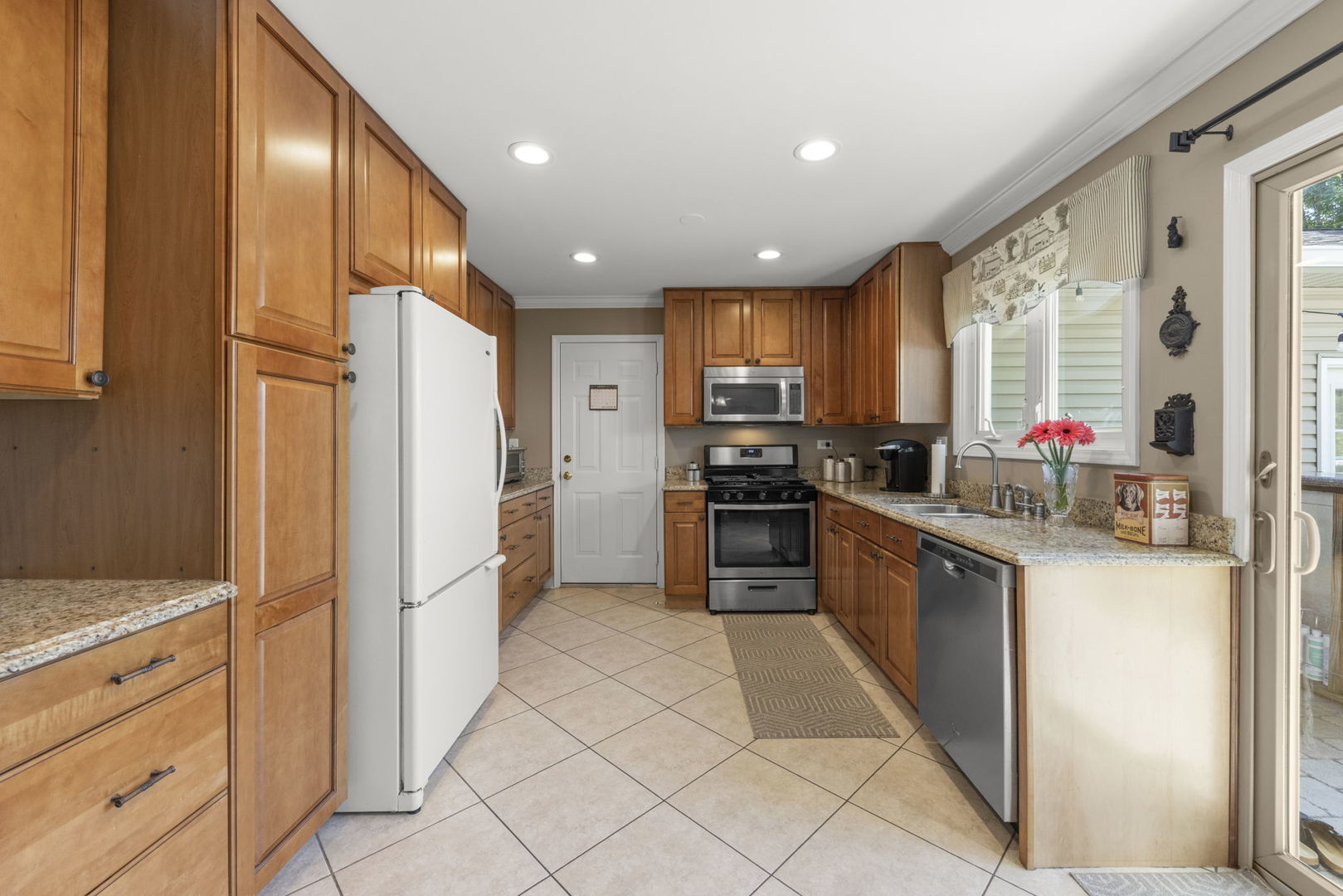 1425 Colwyn Drive, Schaumburg, IL 60194