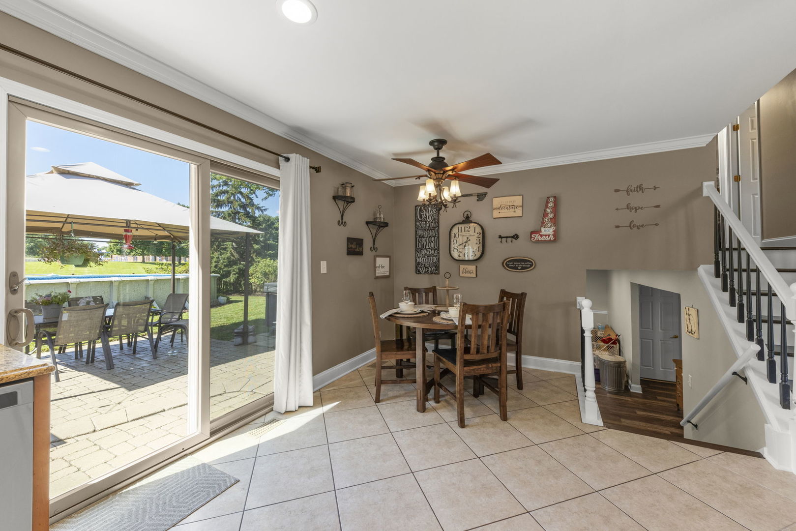 1425 Colwyn Drive, Schaumburg, IL 60194