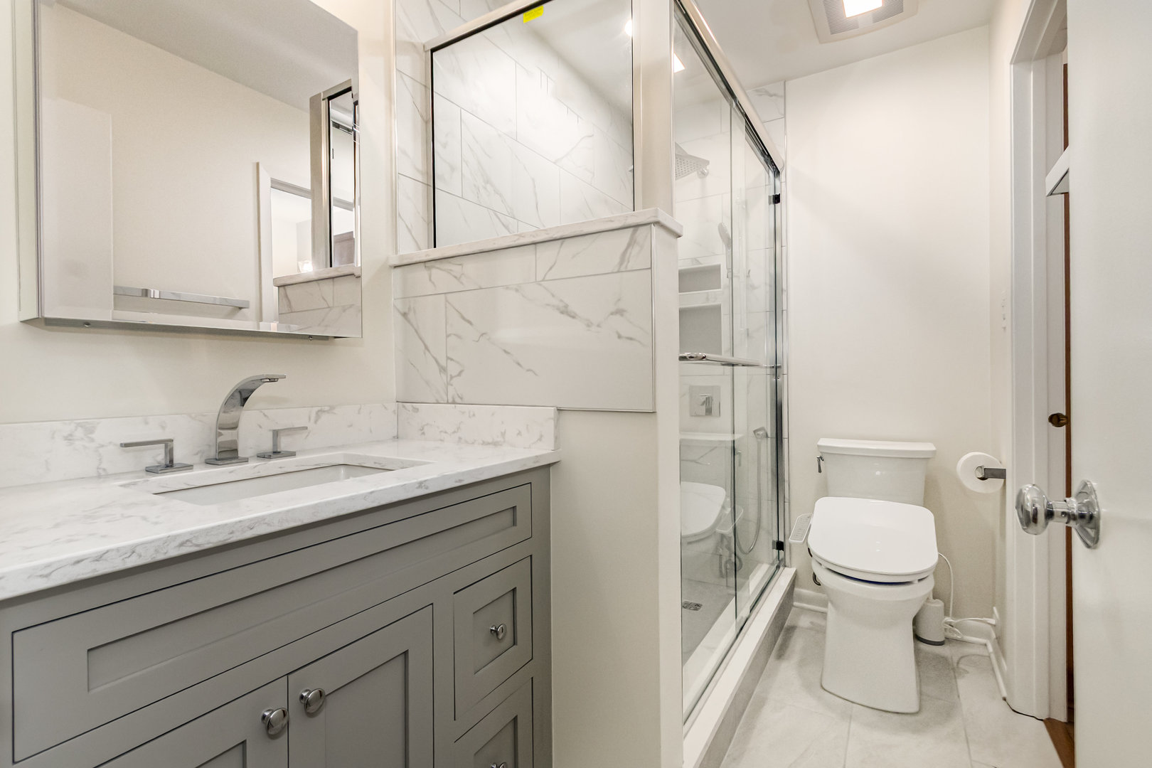 875 Farnham Lane #D, Wheaton, IL 60189