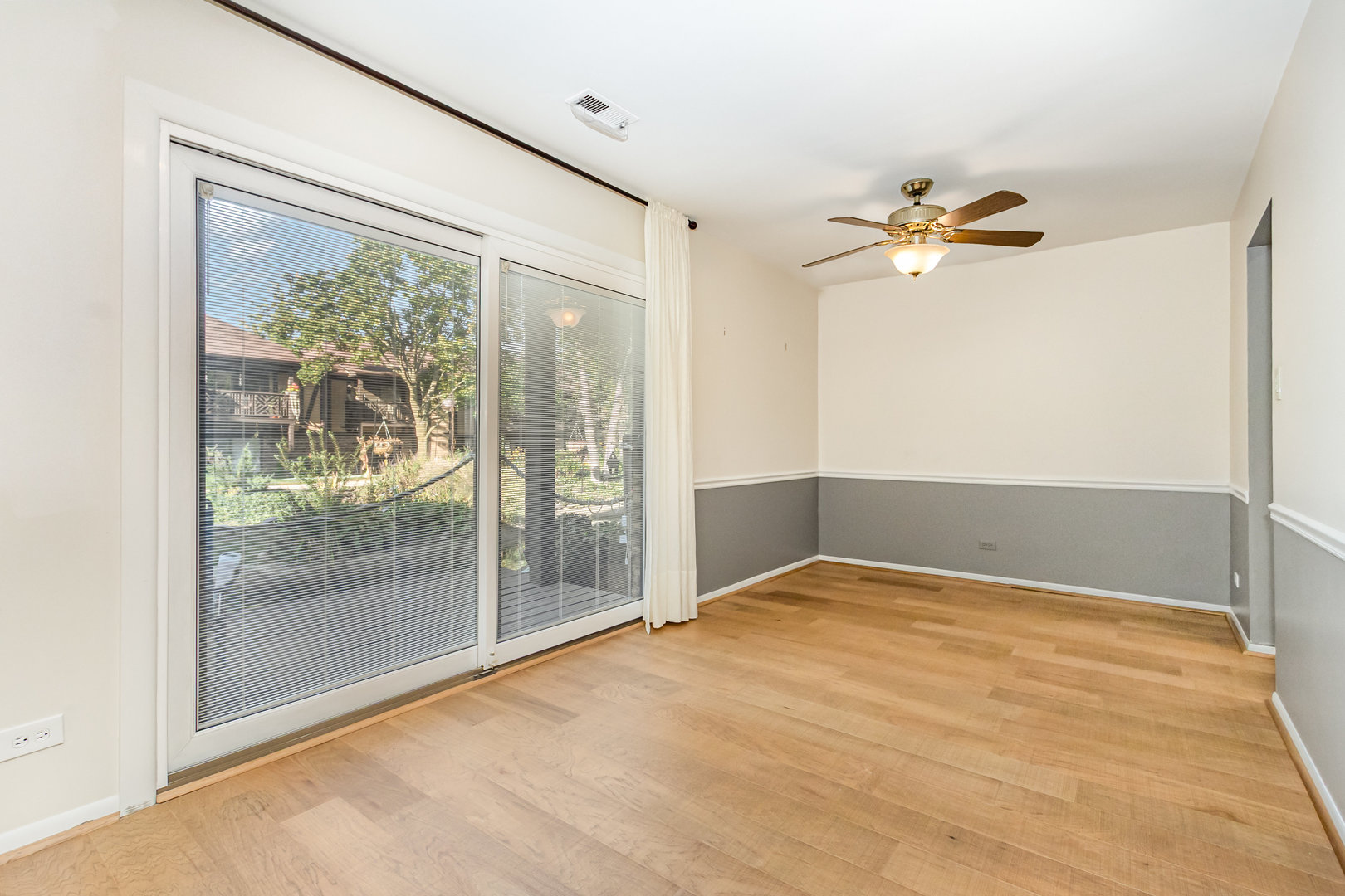 875 Farnham Lane #D, Wheaton, IL 60189