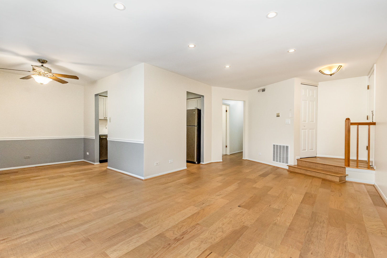 875 Farnham Lane #D, Wheaton, IL 60189
