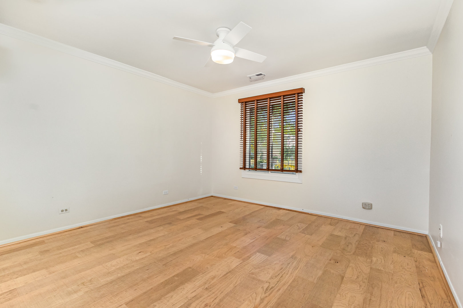 875 Farnham Lane #D, Wheaton, IL 60189