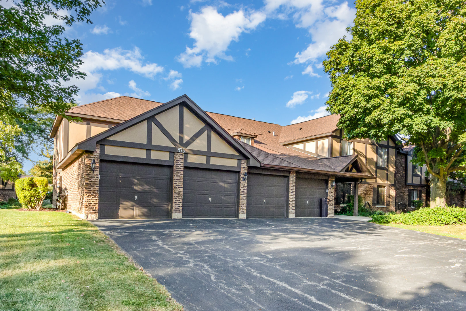 875 Farnham Lane #D, Wheaton, IL 60189