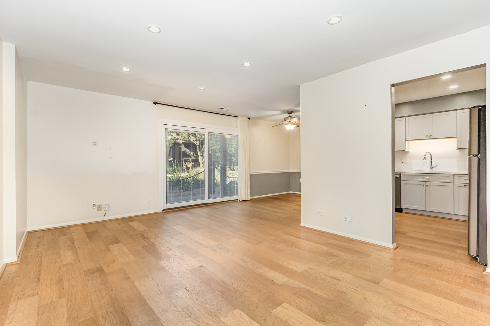 875 Farnham Lane #D, Wheaton, IL 60189