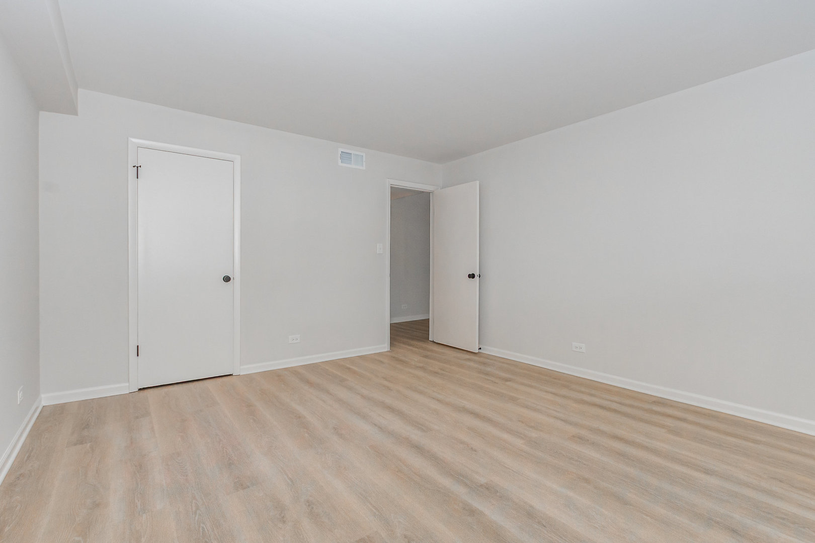 4A Kingery Quarter #104, Willowbrook, IL 60527