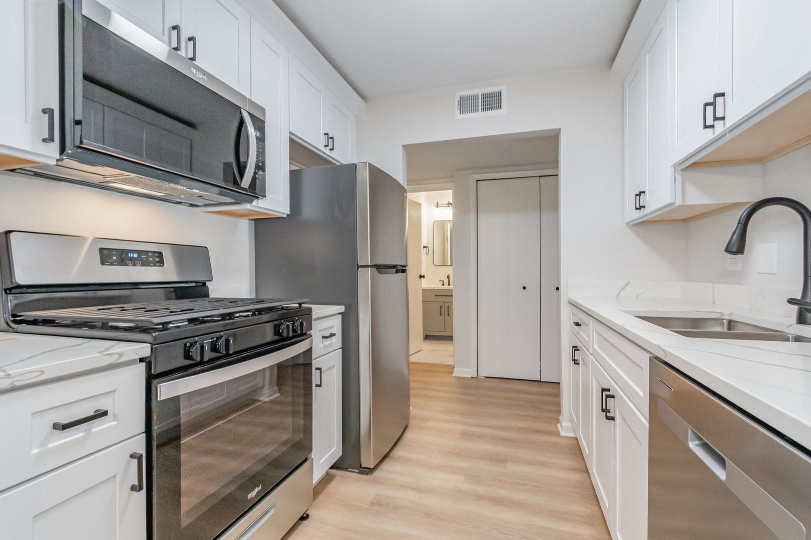 4A Kingery Quarter #104, Willowbrook, IL 60527